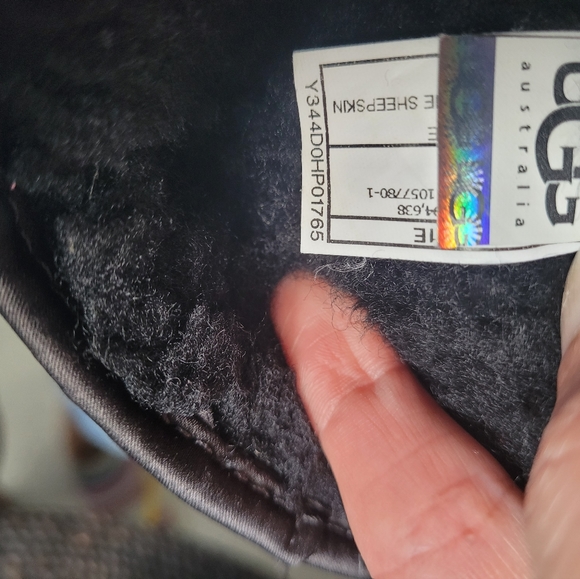 UGG Boots - Picture 2 of 7
